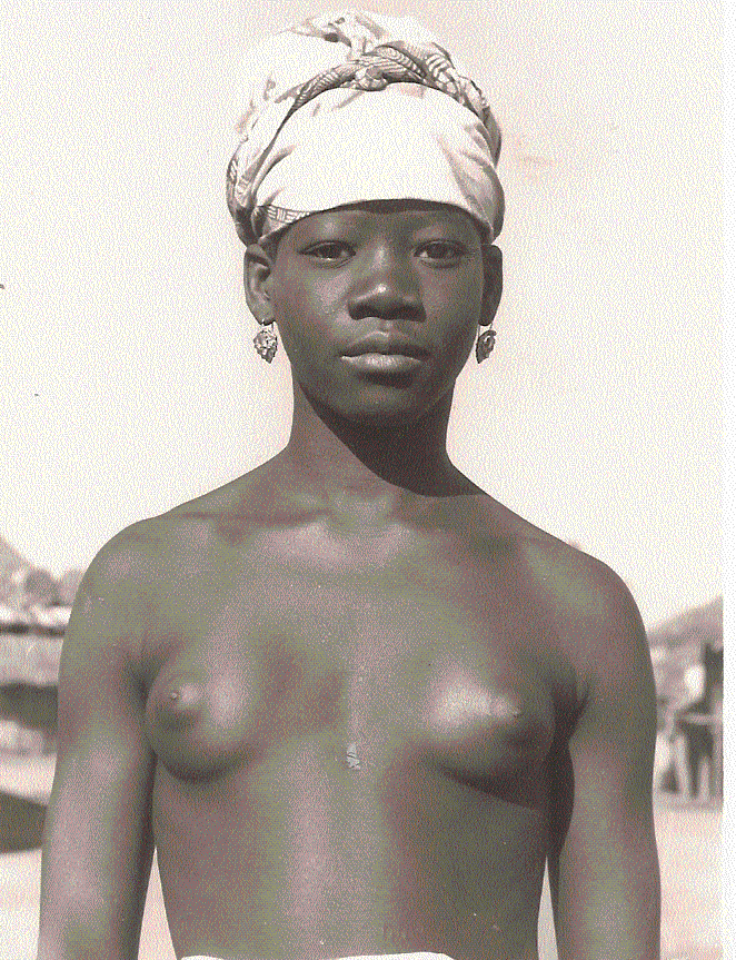 Bissau Guinean woman, via Histórias da Guiné.