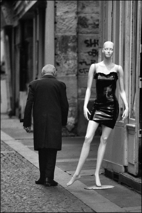 Instant 1848 by SUDORRue Quincampoix, Paris, 1993.Photo by Michel Kocher.