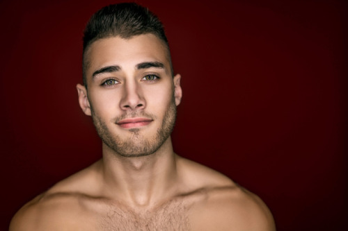 dealed:the best dealed guysdealed.tumblr.comSo Damn Hot & Sexy
