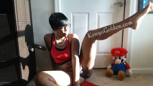 kenyagoldengirl:  Today’s look on cam