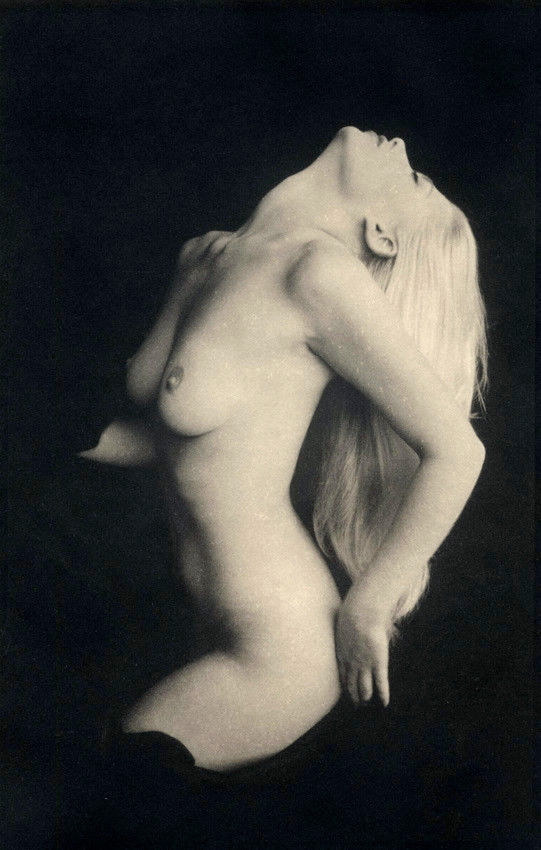 fragrantblossoms:  Tom Millea,  Nude Study of Carrie.