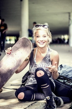 skate-girlz:  Skate girl http://skate-girlz.tumblr.com/