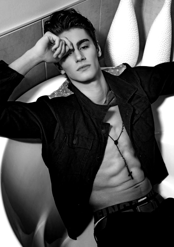 l-homme-que-je-suis:  Derek Wilson Photographed by Ryan E Wibawa 