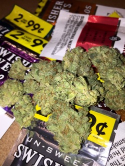 slowcitysippin:  head trip x swisher sweet