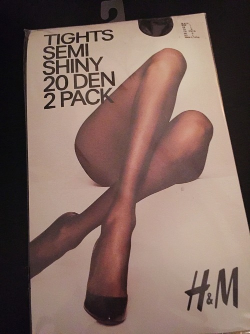 I wore a pair of H&M pantyhose yesterday that felt so good. I told Ororo how much a liked them a