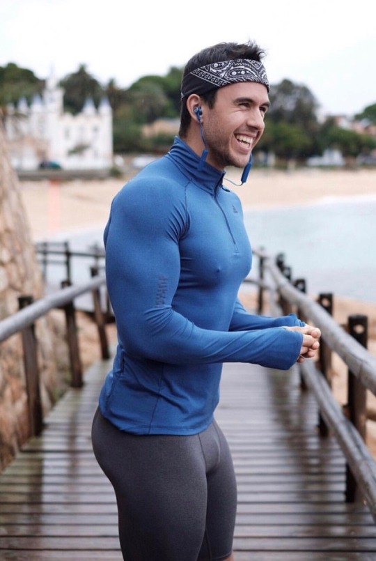 txdominican:  spguys:    I love that top.