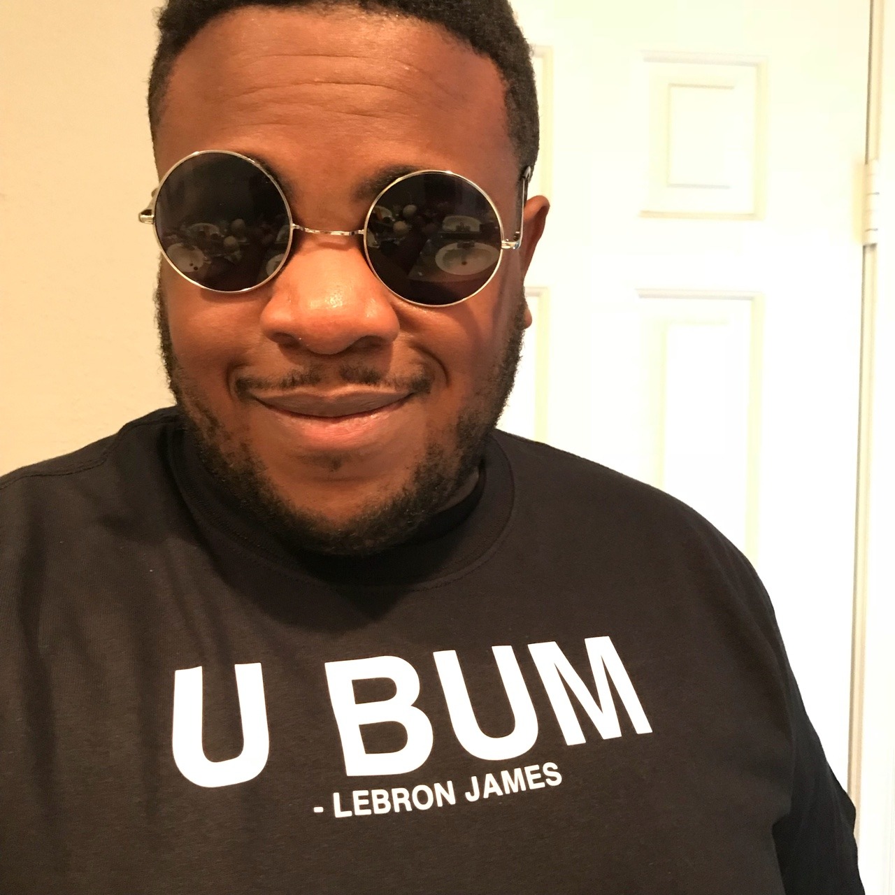 thebeautysupplystore:  fearofpickles:  U Bum - Lebron James  https://www.etsy.com/listing/560010861/u-bum-lebron-james-teehttps://www.etsy.com/listing/560010861/u-bum-lebron-james-tee