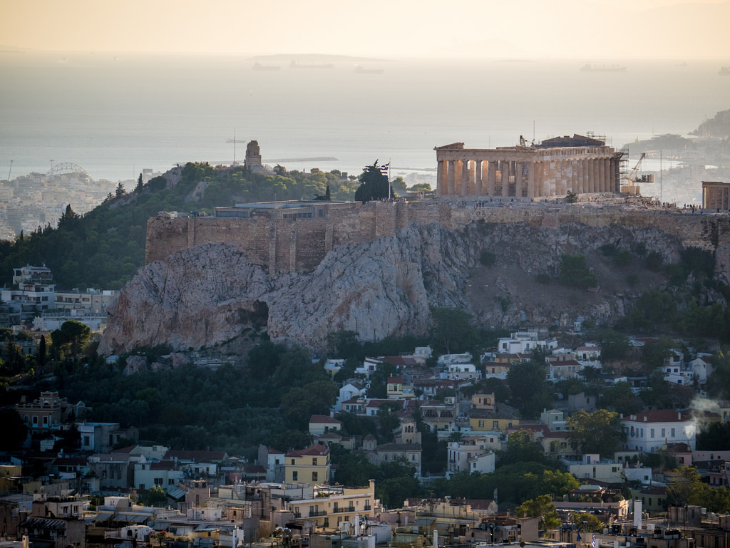 ta-matia-su-to-xaos-mu:  giorgos12:  benafflecks:  Athens, Greece  agapw.   oti pio