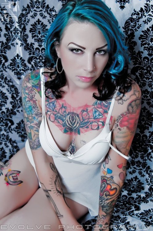 Hot Girls Inked