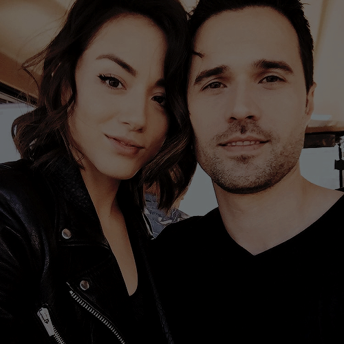 claryherondales:Turns out we like to “selfie” together. @imbrettdalton #agentsofshield #skyeward