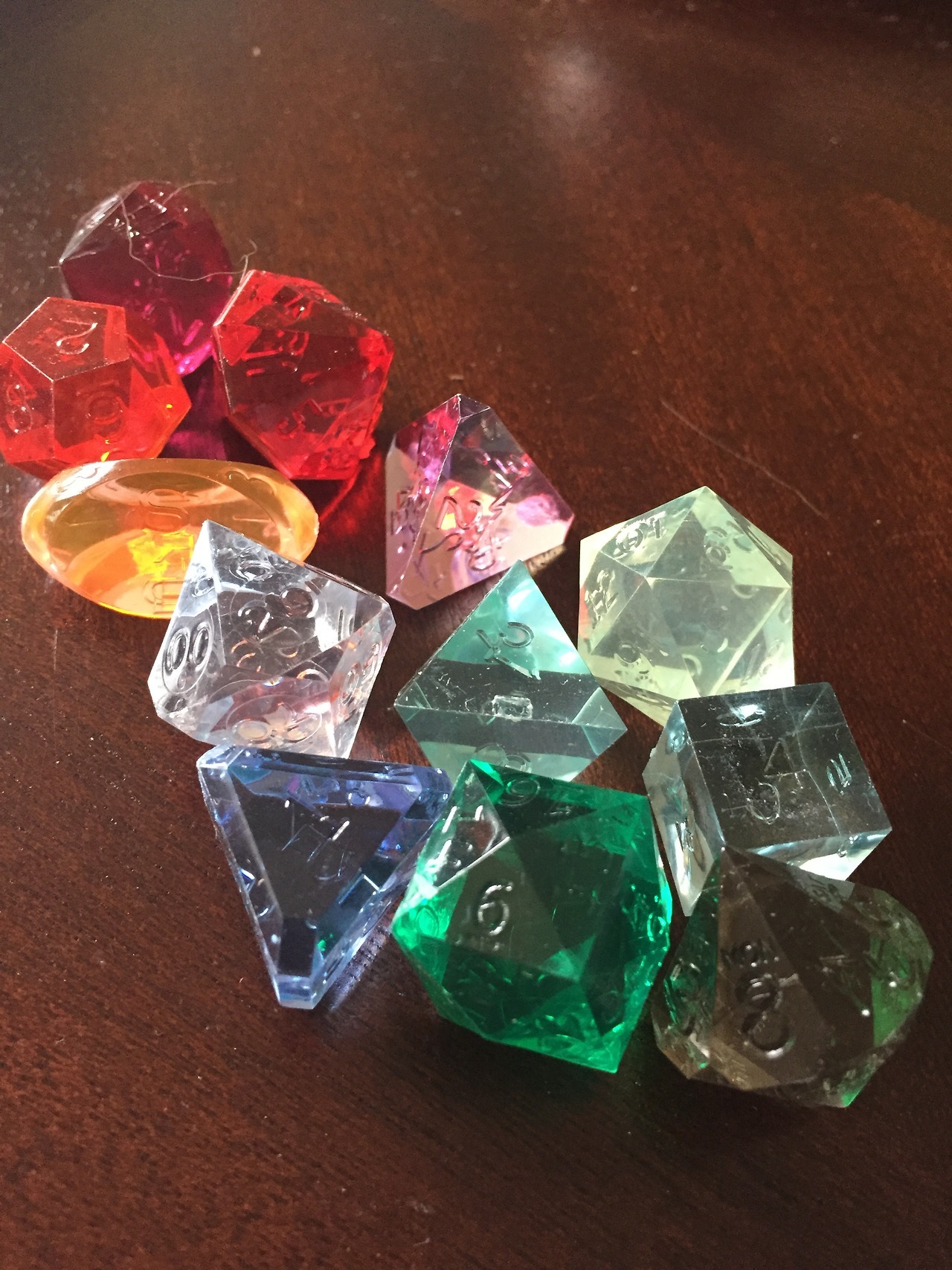kishona:  majoringinlycanthropy:I’m in love 💕💜💙💚💛❤️  @sassy-shark-dad