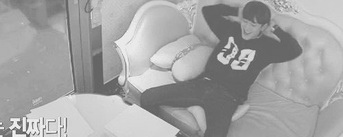exoxoolf:  Jongdae’s sitting position… 