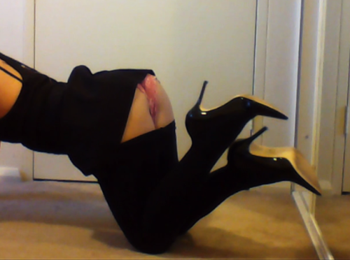 I’m back, and i got some new clothes!! :) :) Pink pantie, black dress, and patent black heels <3 