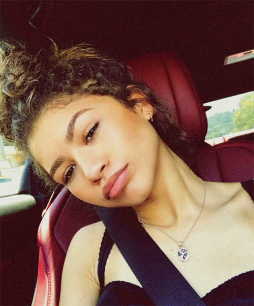“Always wear your seatbelt kids.” Zendaya via Snapchat April 8, 2017
