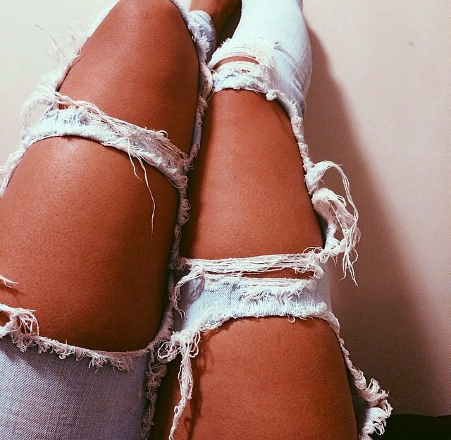 dripping-adorableness:
“vivalavintagee:
“spring time sprung.
”
Need jeans like this
”