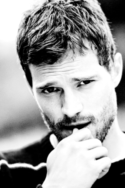 fiftyshadesofgreyinspiration:  Jamie Dornan - Vogue UK (November) source:jamie-dornan.org 