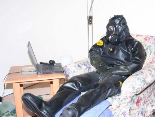 fox-alpha: guysinrubberdrysuits: Rubber Divers &amp; Drysuits from the Web 2751 Hot wanking suit