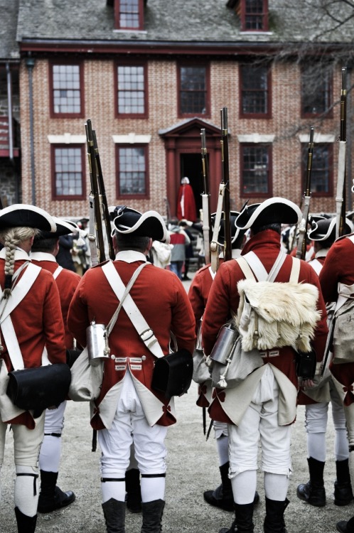 duchessofpowderedwigs:Reenactment of the Battle of Trenton. Source.