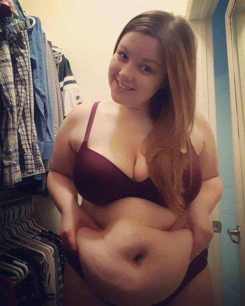 Porn photo bigbellygirls:  chubbycherries:  Getting