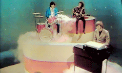 1-9-6-0-s: groovycasablancas:  Moonlight Drive Performed on The Jonathan Winters Show 1967  
