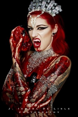 cervenafox:   Cervena Fox’s new performance act will launch in 2013!!! Inspired by ‘Queen of the damned’ she will perform a seductive belly dance including blood, guts and gore ;D Photo by J. Isobel De Lisle photography Crown by Kezia Argue Designs