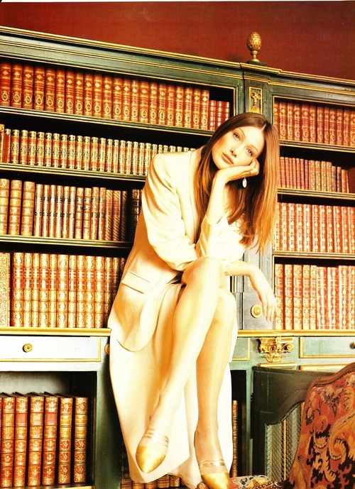 o-1968:O, as Sir George directed, put on a dress and waited in the library for Matthew and Cindi to 