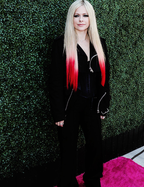 Porn gettingscrazy:  Avril Lavigne - Variety’s photos