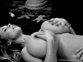 hugefakebreastlover:  Having the time of her life