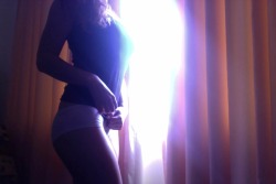 saxonviolets:  watch me do naughty things