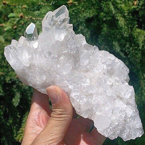 phenomenalgems:  💚 Gorgeous 616g Clear Quartz decorator cluster! This jumbo display