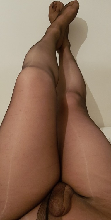 tr-dress:Loving my legs in tights