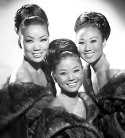 halos7vines:  [The Kim Sisters] were a South Korean trio who had a successful career in America during the 50’s and 60’s. To support their family during the Korean War, they performed songs for American GIs who then spread word of them after returning