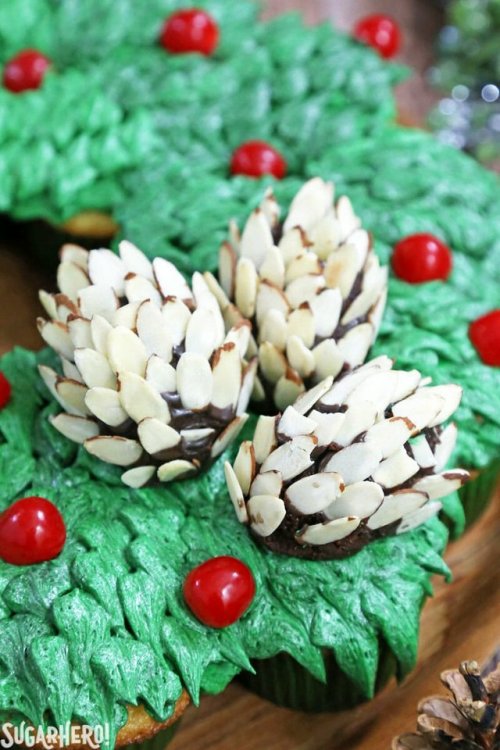 ransnacked - pull apart cupcake wreath cake | sugarhero!
