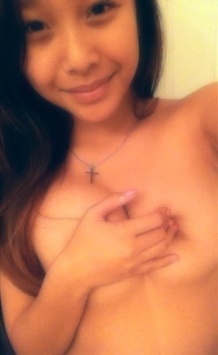 asiangoldmine:  SexyTeenBodyHER VIDEO COLLECTION FOUND!1. xhamster.com - Sexyteenbody12.