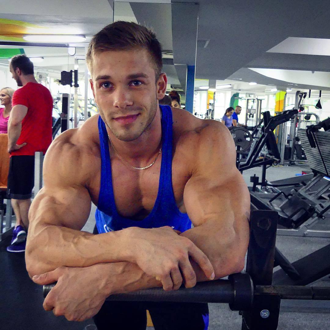 musclebuds:  Ondrej Kmostak