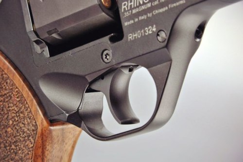 brokenandbought:  elpatronrealg:  Chiappa Rhino 40DS   This is an interesting-looking handgun. -em