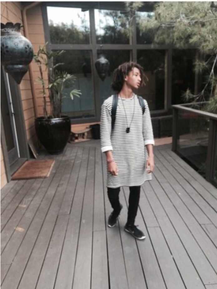 unbright:  kira-pride:  Jaden Smith looks flawless in wears shorts, or dresses or