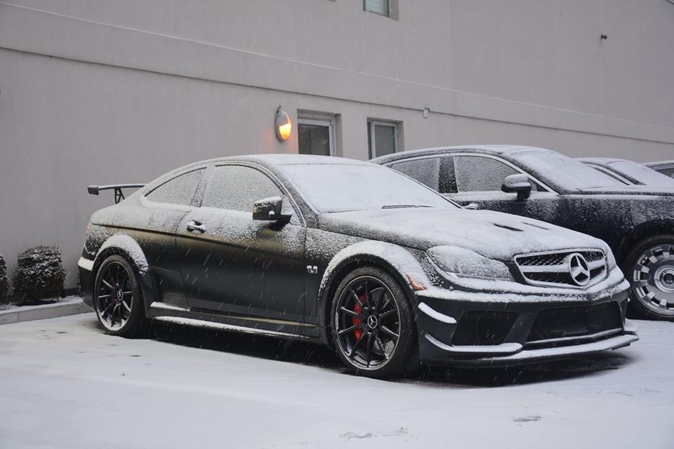 carsartandarchitecture:  Snow day in Montreal, not a good day to drive your fancy