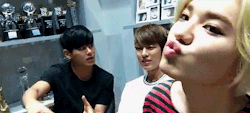 namsoogyu:  Hoya notice Sungjong was acting cute and immediately tell him to stop because it is his phone &gt;^&lt; 