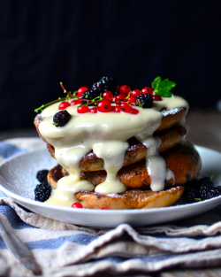 gastrogirl:  blueberry bagel french toast