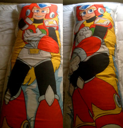 cakefrump:  w-whoops, my hand slipped and now zero daki   again its so weird seeing my art printed on things but it looks like this came out really well