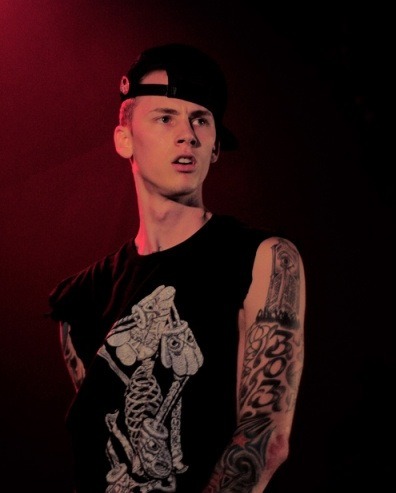 almostfamous-kells:  “I call my weed Nirvana, smells like teen spirit” 