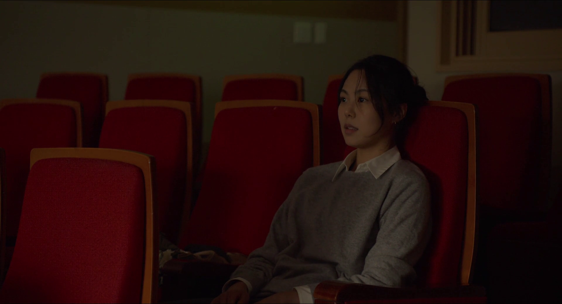 beingharsh:Right Now, Wrong Then (2015), dir. Hong Sang-soo / On the Beach at Night