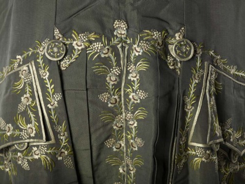 18thcenturyfop: Suit The three parts of this suit are made of the same fabric: green, so-called &lsq