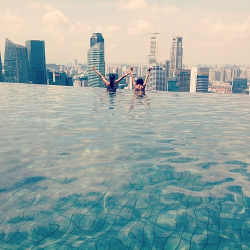 peacetothepurplegreenturtles:  On top of the world #skyline #singapore #infinitypool #infinity #rkoi #girls #water #incredible #beautiful