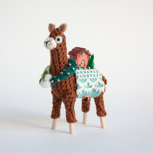 Just a coupla llama buds hanging out, eagerly anticipating Christmaaaas :) They’re up for grabs here