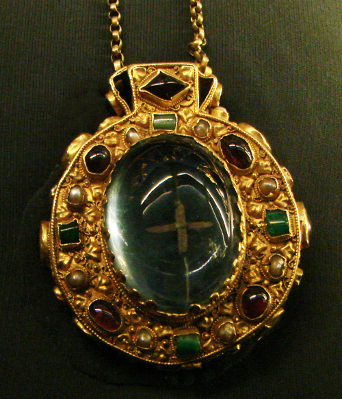 coolartefact:The Talisman of Charlemagne said to have been found on his body when his burial was ope
