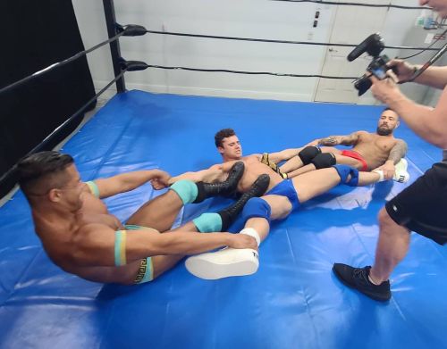 Behind the scenes at Weekend@drewharpercam @travismavvv #bts #behindthescenes #wrestling #prowrest