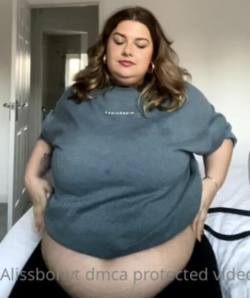 burgeoningandbulging:AlissBonyT