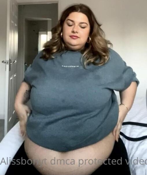 burgeoningandbulging:AlissBonyT